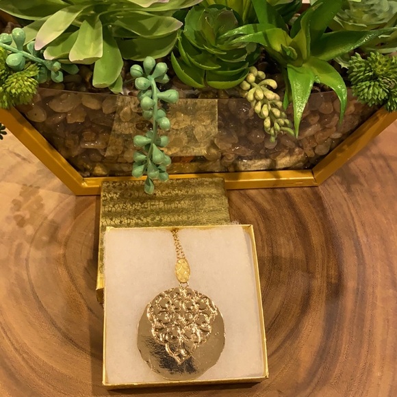 Beautiful long gold necklace - Picture 2 of 4